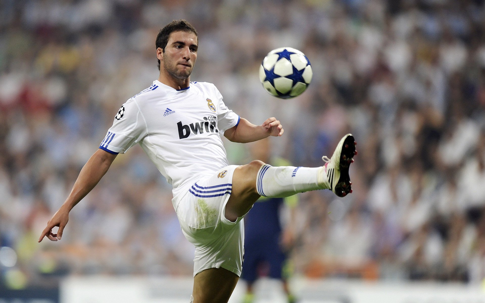 开云·体育官网-“英超积分榜形势复杂，争冠形势日益严峻”，英超积分榜超