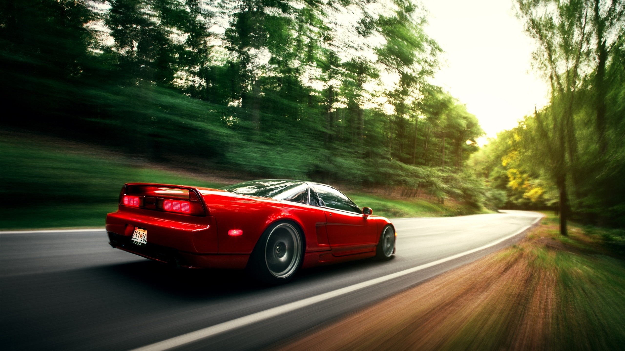 紧张足球比赛中球队实力横扫对手,足球比赛面对强大的对手怎么安排