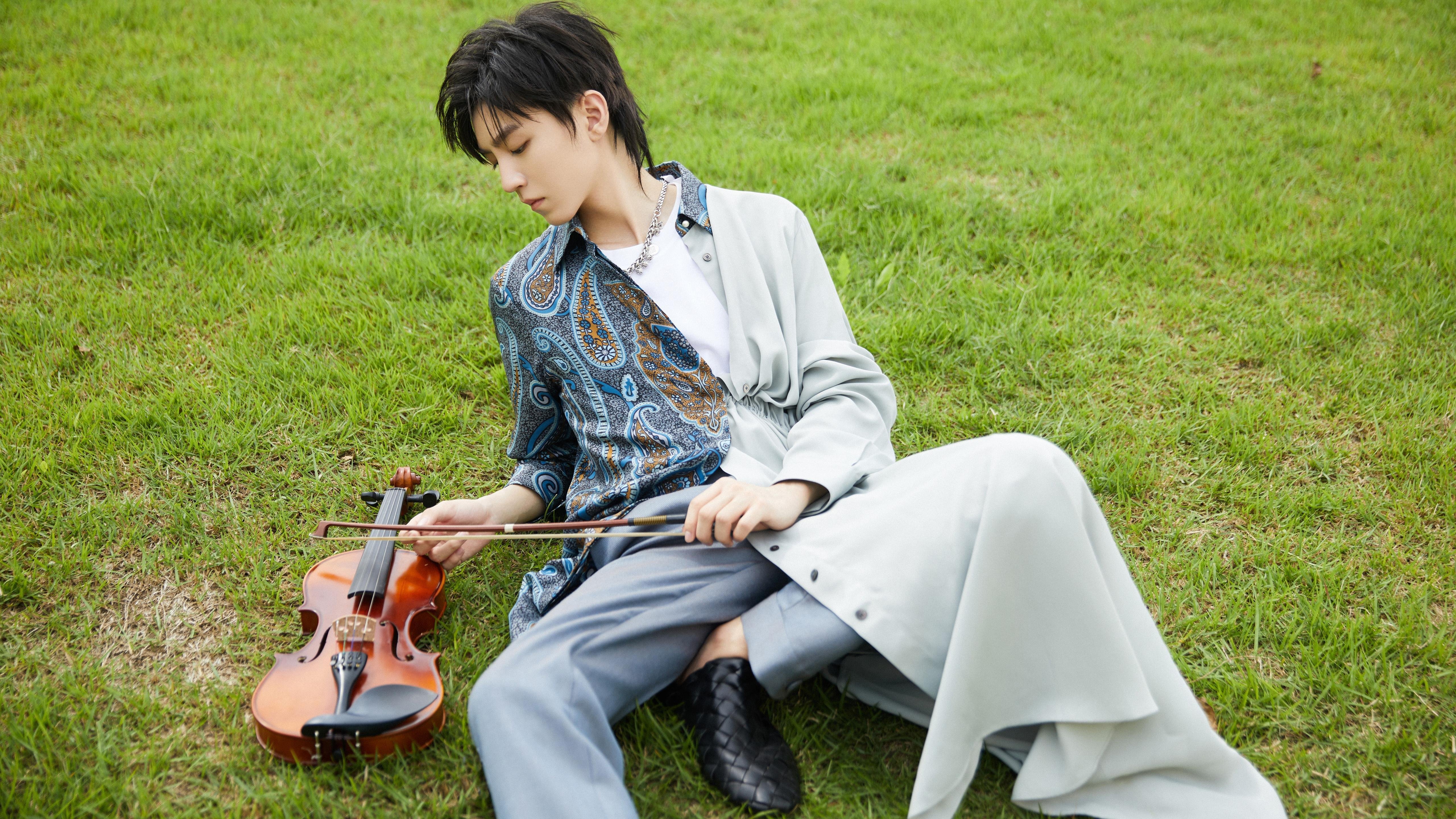 冠军划水幅度与水面高度完美契合,划水冠军表情包